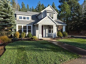 19397 Blue Lake Loop in Bend, OR - Building Photo - Building Photo