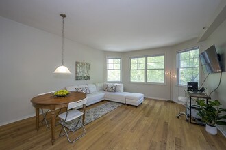 30 Freedom Way in Jersey City, NJ - Building Photo - Building Photo