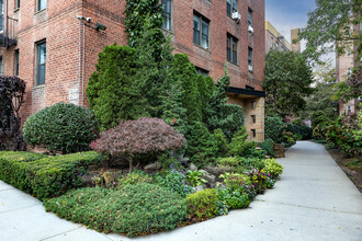7259-7261 Shore Rd in Brooklyn, NY - Foto de edificio - Building Photo
