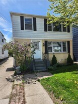 552 Englewood Ave, Unit Upper Unit in Town Of Tonawanda, NY - Building Photo