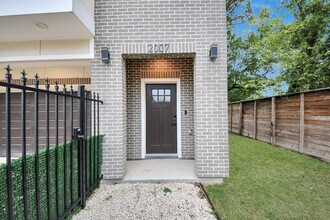 2007 Briley St in Houston, TX - Building Photo - Building Photo