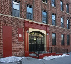 510 Riverdale Ave in Brooklyn, NY - Foto de edificio - Building Photo