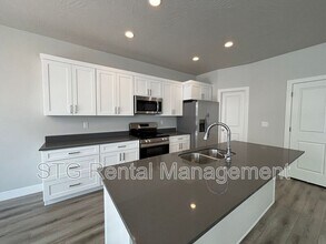 983 S 4380 W in Hurricane, UT - Building Photo - Building Photo
