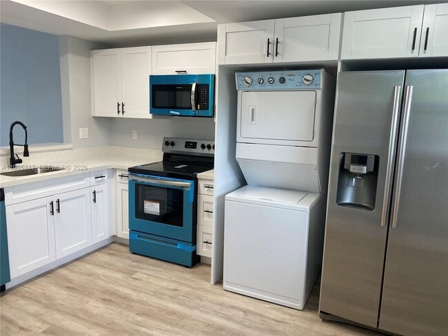 2500 Coral Springs Dr in Coral Springs, FL - Building Photo - Building Photo