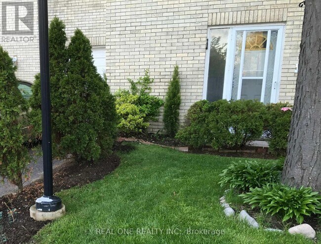 62 Courville Coachway in Toronto, ON - Building Photo - Building Photo