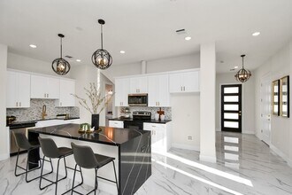 5906 St Augustine St in Houston, TX - Building Photo - Building Photo