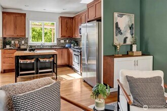 5105 46th Ave SW in Seattle, WA - Building Photo - Building Photo