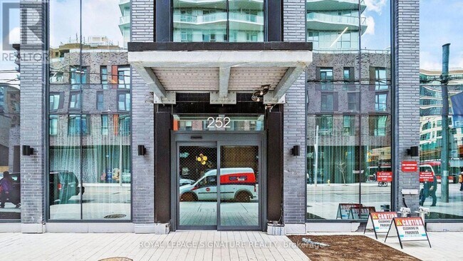 252-3252 Church St in Toronto, ON - Building Photo - Building Photo