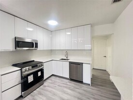 19122 NW 36th Ave in Miami Gardens, FL - Building Photo