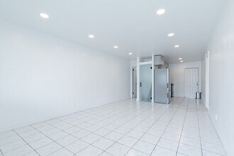 411 SE 3rd Ave in Hallandale Beach, FL - Building Photo - Building Photo