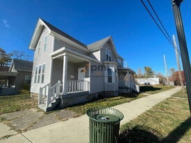424 E 10th St in Michigan City, IN - Building Photo