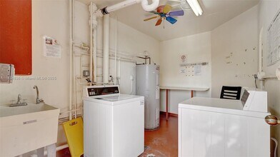 2905 Point E Dr in Aventura, FL - Building Photo - Building Photo