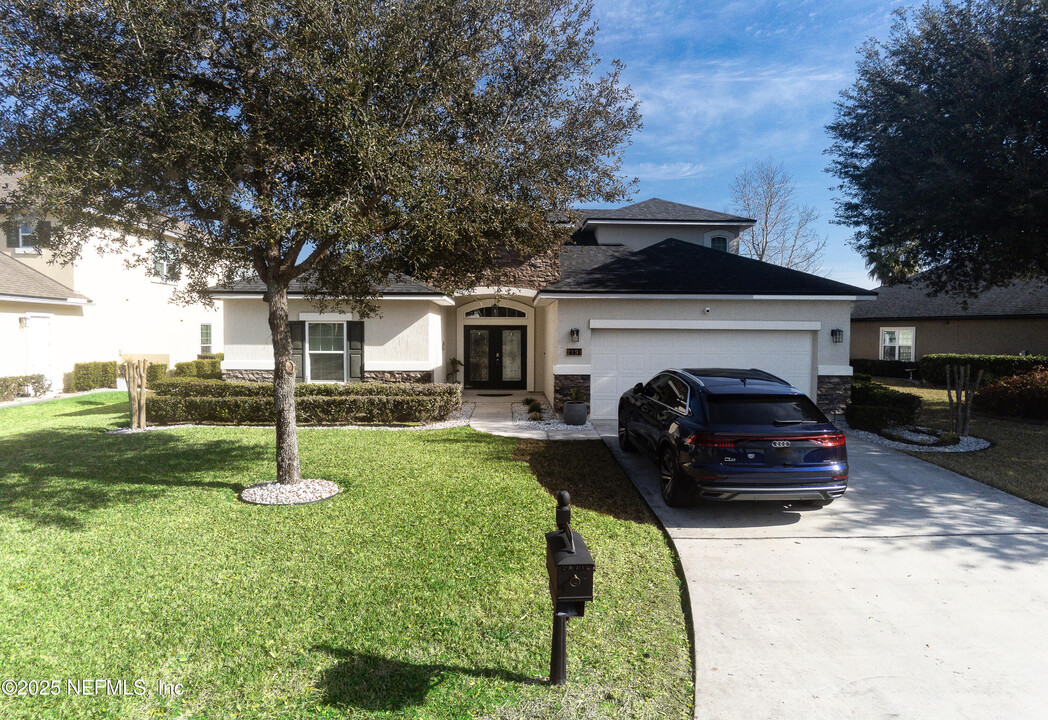 2191 Club Lake Dr in Orange Park, FL - Building Photo