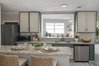 8504 43rd Ave Dr W in Bradenton, FL - Building Photo - Building Photo