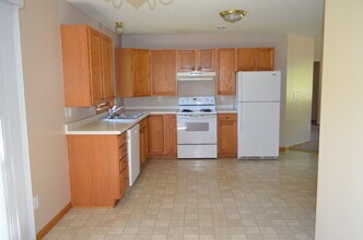 212 Hawkins Dr in Brainerd, MN - Building Photo - Building Photo