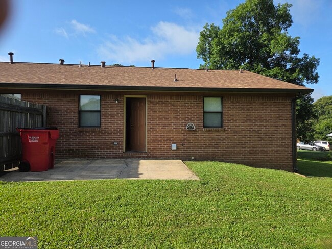 8457 Pineland Dr in Jonesboro, GA - Building Photo - Building Photo