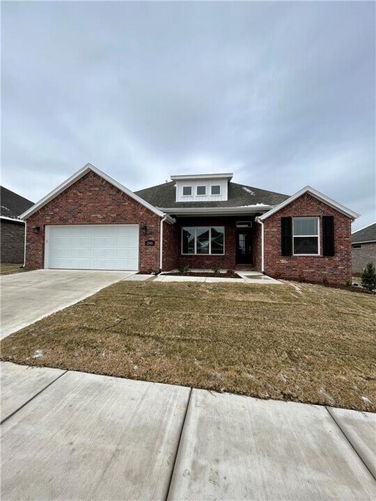 1545 N Dawes St in Fayetteville, AR - Building Photo