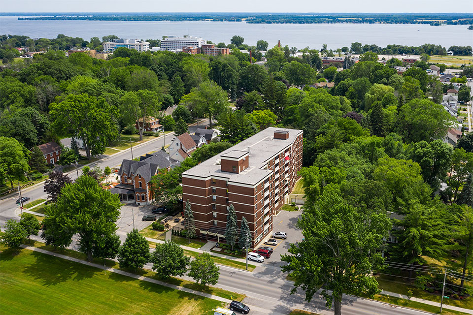 The Parkwood in Belleville, ON - Building Photo