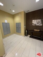 901 Flower St in Los Angeles, CA - Building Photo - Building Photo