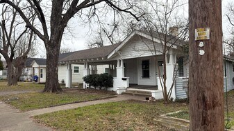 2114 Lyle Ave in Waco, TX - Building Photo