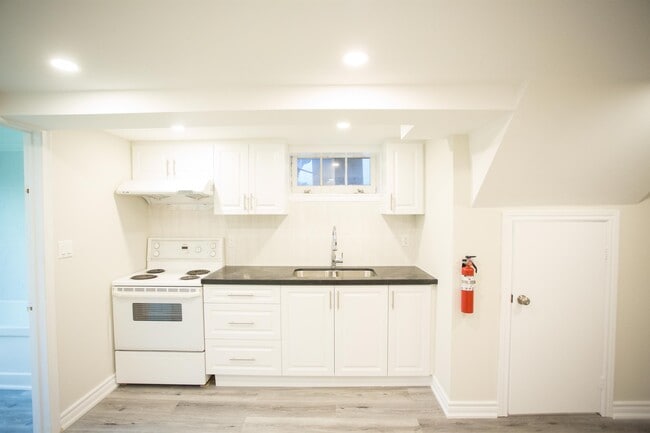 76 Blakemanor Blvd in Toronto, ON - Building Photo - Building Photo