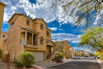 10331 Ladybug Bend St in Las Vegas, NV - Building Photo - Building Photo