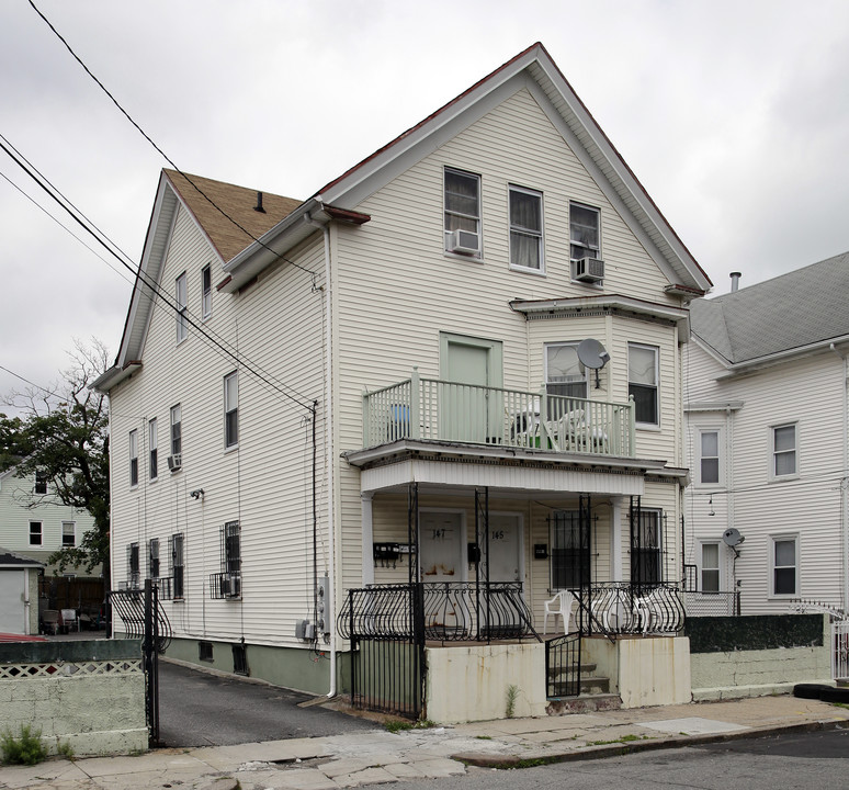 145-147 Bellevue Ave in Providence, RI - Building Photo