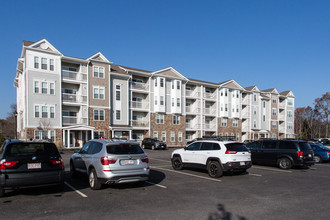 Woodstone Crossing in South Weymouth, MA - Foto de edificio - Building Photo