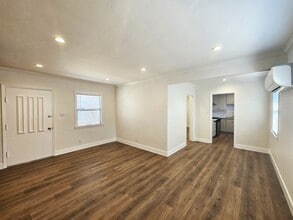 1604 N Hollywood Way, Unit B in Burbank, CA - Building Photo - Building Photo