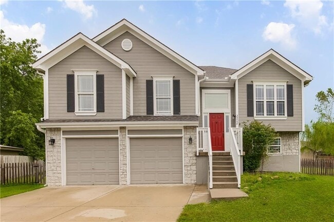 property at 2208 Thistle Cir