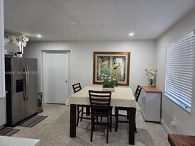 9228 SW 37th St in Miami, FL - Building Photo