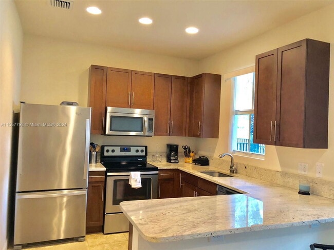 6950 Long Pine Cir in Coconut Creek, FL - Building Photo - Building Photo