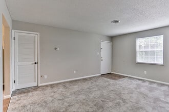 Williamsburg Village in Knoxville, TN - Foto de edificio - Interior Photo