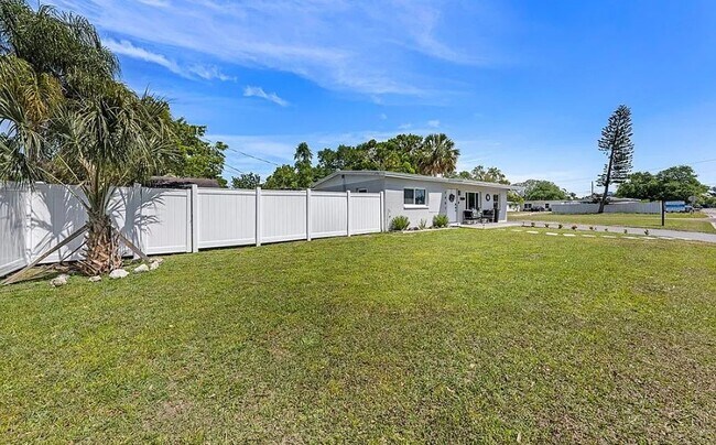 7401 35th Ave N in St. Petersburg, FL - Building Photo - Building Photo