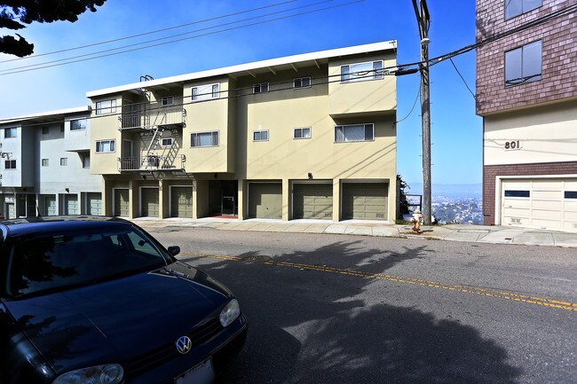 795 Burnett Ave in San Francisco, CA - Building Photo - Building Photo