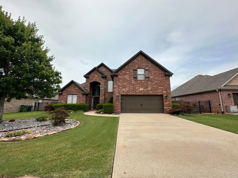 6435 W Bridge Bay Dr in Rogers, AR - Building Photo