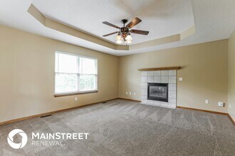 209 Broadmoor Dr in Raymore, MO - Foto de edificio - Building Photo