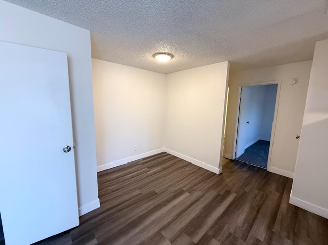 1750 Karen Ave in Las Vegas, NV - Building Photo - Building Photo