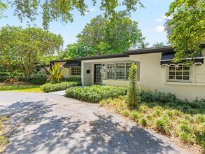 9310 SW 70th Ave in Miami, FL - Building Photo - Building Photo