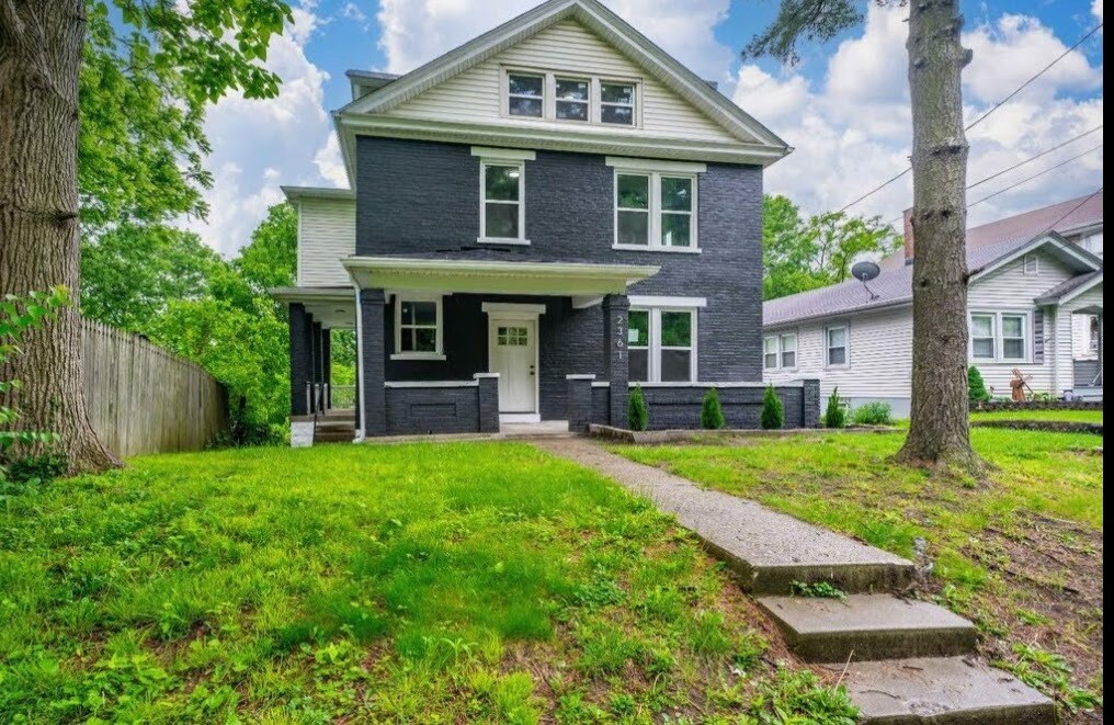 2361 Highland Ave, Unit Whole House in Cincinnati, OH - Foto de edificio