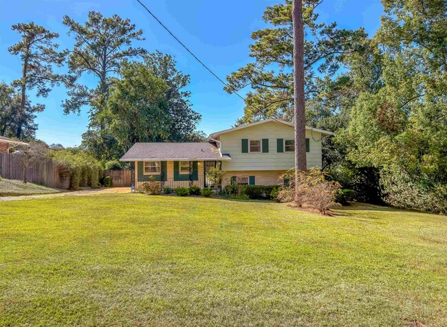 property at 810 Devon Dr