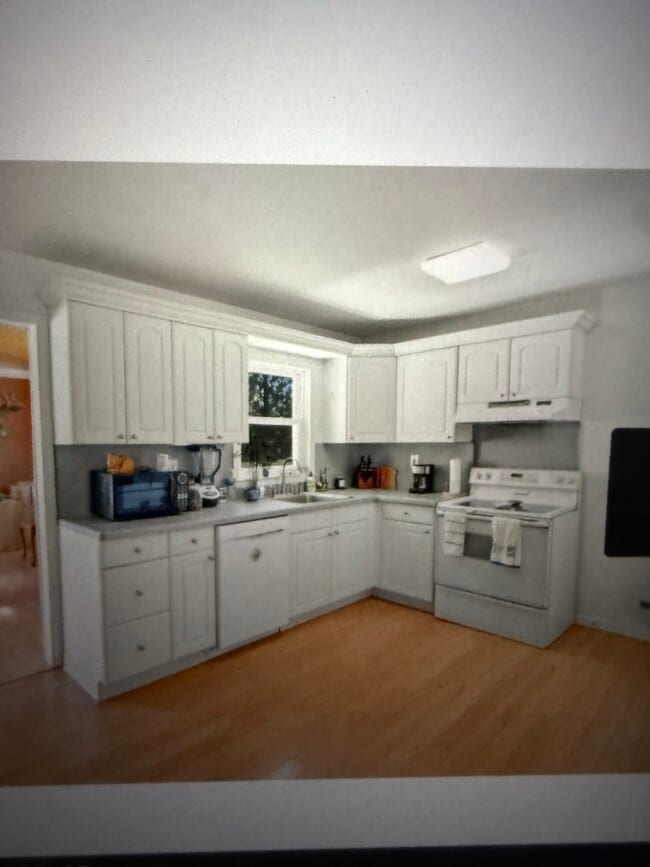 27 Runyon Ave in Freehold, NJ - Building Photo - Building Photo