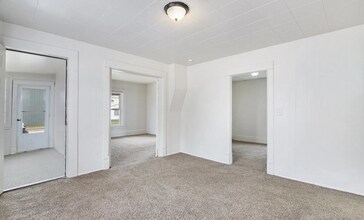 218 E River St, Unit Apt. #2 in Cadillac, MI - Building Photo - Building Photo