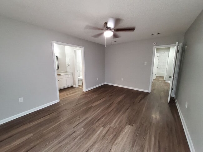 5950 Beauvoir Dr in Millington, TN - Foto de edificio - Building Photo