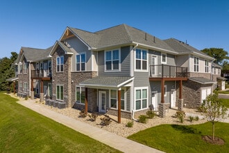 Summer Ridge in Lake Mills, WI - Building Photo - Building Photo