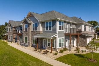 Summer Ridge in Lake Mills, WI - Foto de edificio - Building Photo