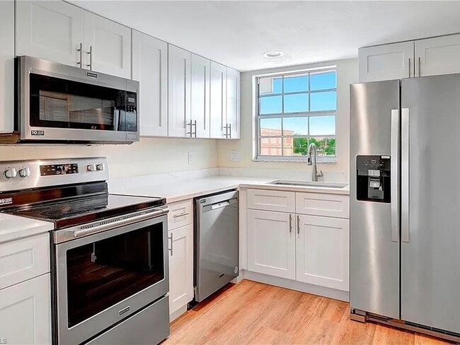 property at 1900 Alamanda Dr