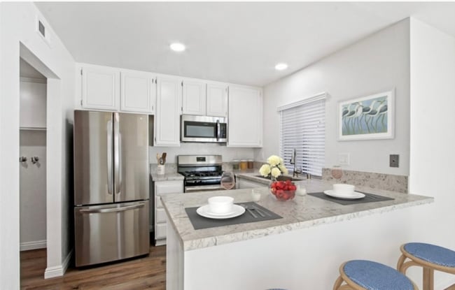 property at 6 Moonrise Ct