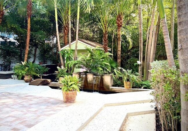 2301 S Miami Ave in Miami, FL - Building Photo - Building Photo