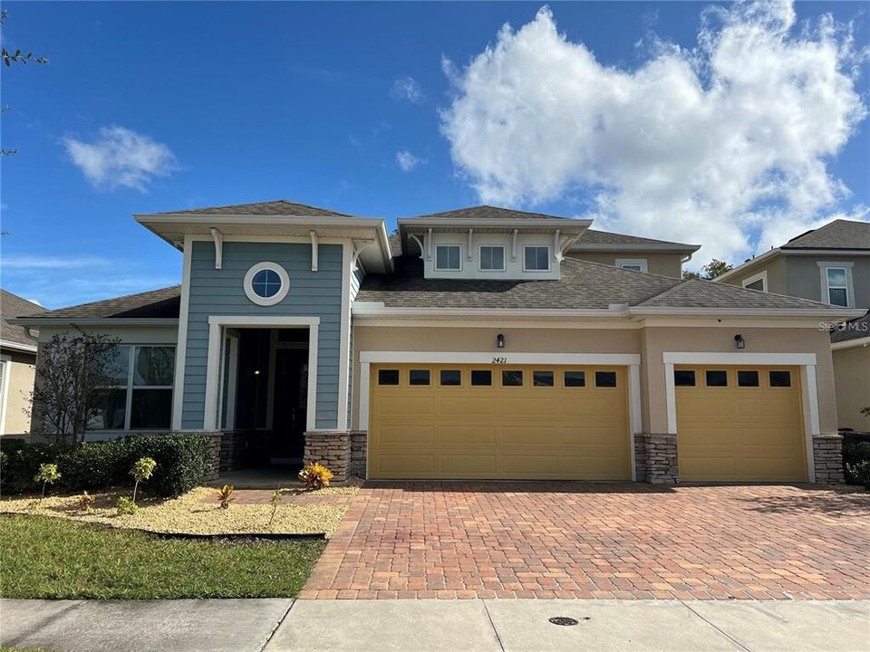 2421 Fenetre Ln in Kissimmee, FL - Building Photo